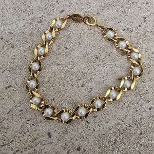 Napier Gold-Tone Bracelet with White Pearls